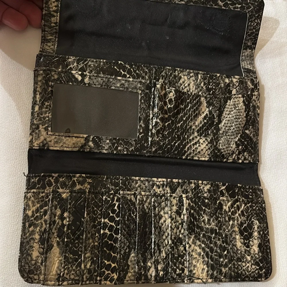 Kenneth Cole Reaction Snake Print Womens Clutch With Multiple Compartments